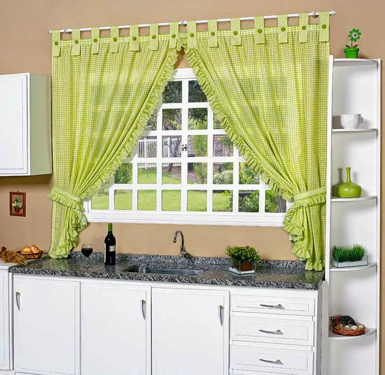 Окна на кухне купить. Шторы на кухню. Кухонные занавески. Занавес на кухню. Креативные шторы на кухню.