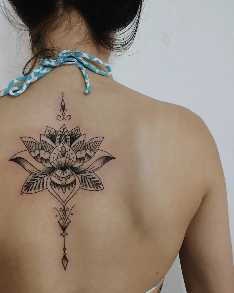 Tatuagem flor de lótus Significado e 25 fotos para inspirar