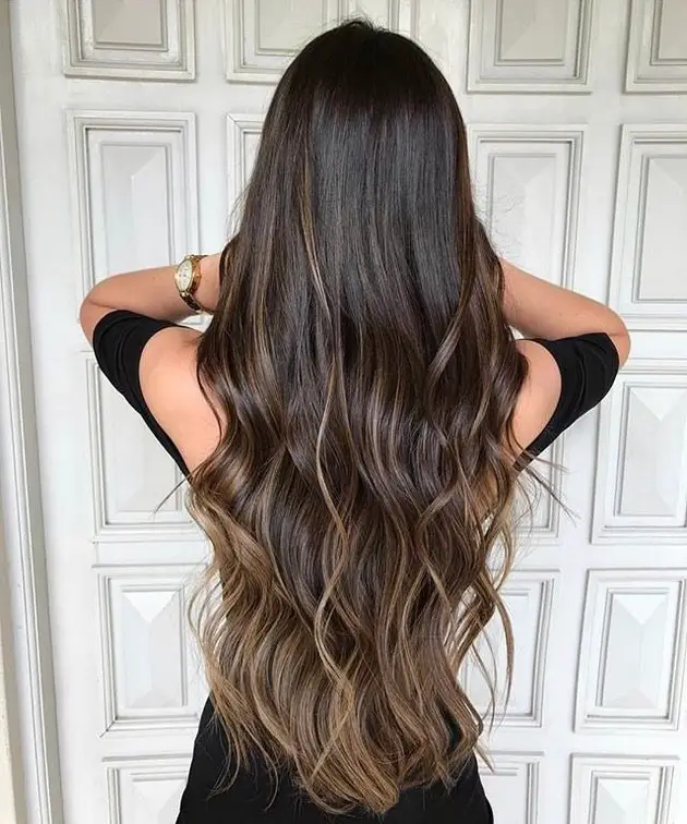 cabelo longo Morena iluminada