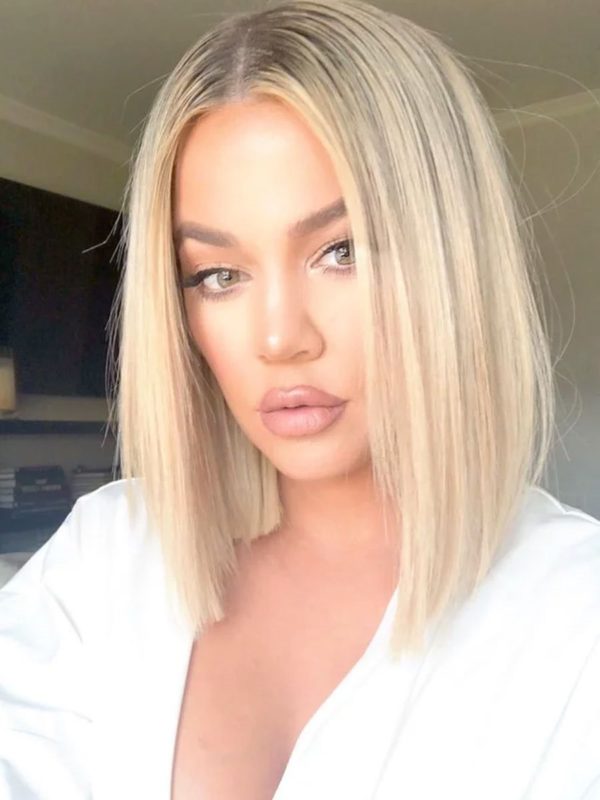 Cabelo long bob liso e loiro de Khloe kardashian