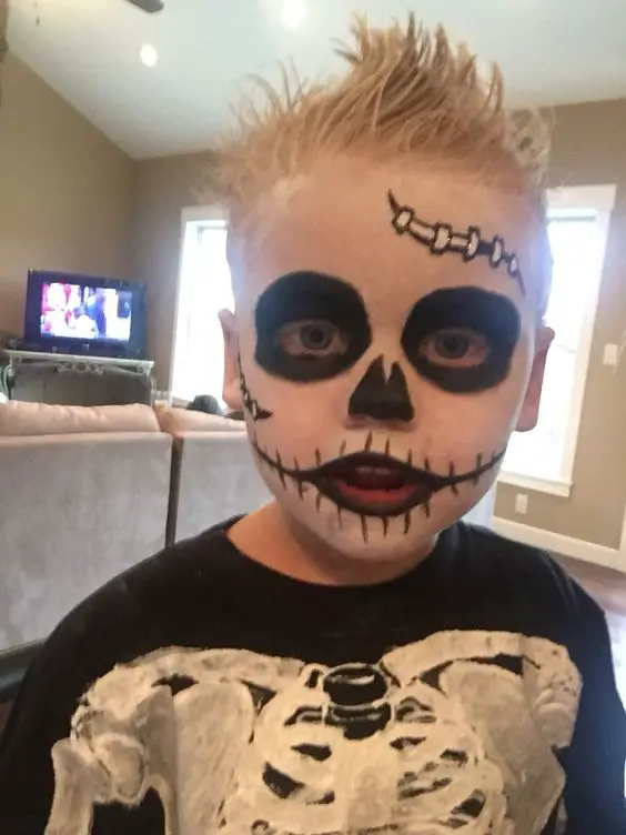 Children's Halloween Makeup: Footsteps and Photos