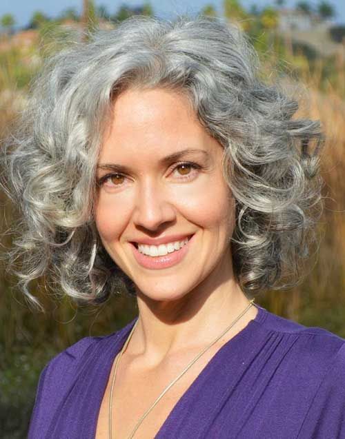 How to care for and moisturize white and gray hair 