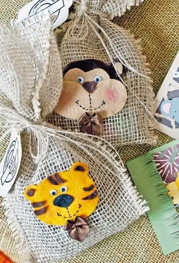 How to Make Safari Party Favors
