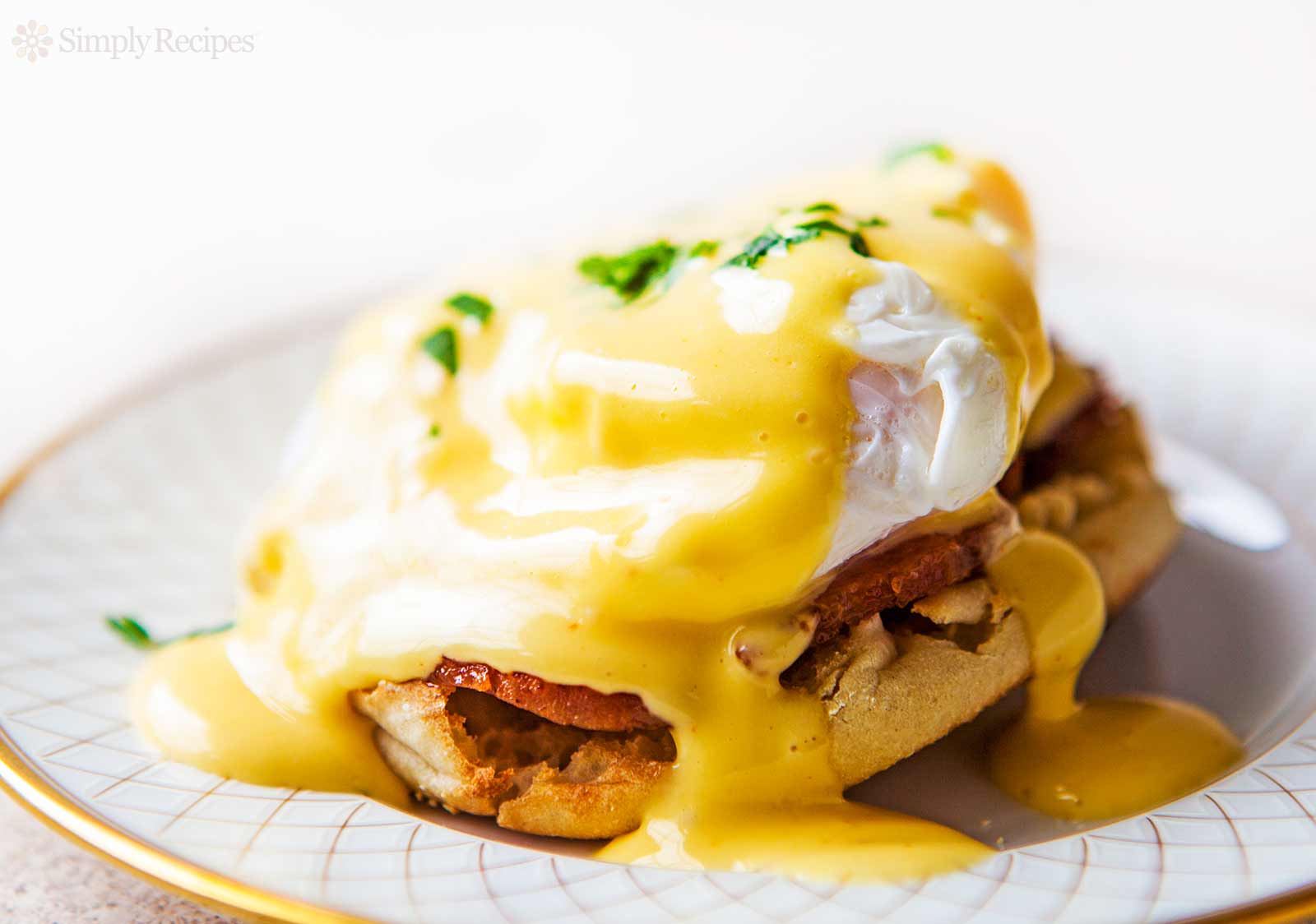 How to Make Eggs Benedict: Discover the Best Recipe  