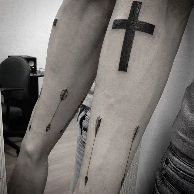 Tatuagem de Cruz católica