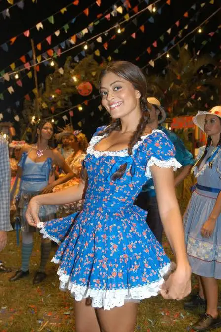 Tendência de Roupas para Festa Junina 2023 - Veja mais de 120 looks de festa  Junina para se inspirar